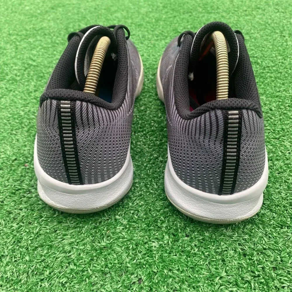 KOBE MENTALITY 2 - Boys Basketball Shoes - SIZE 6.5Y